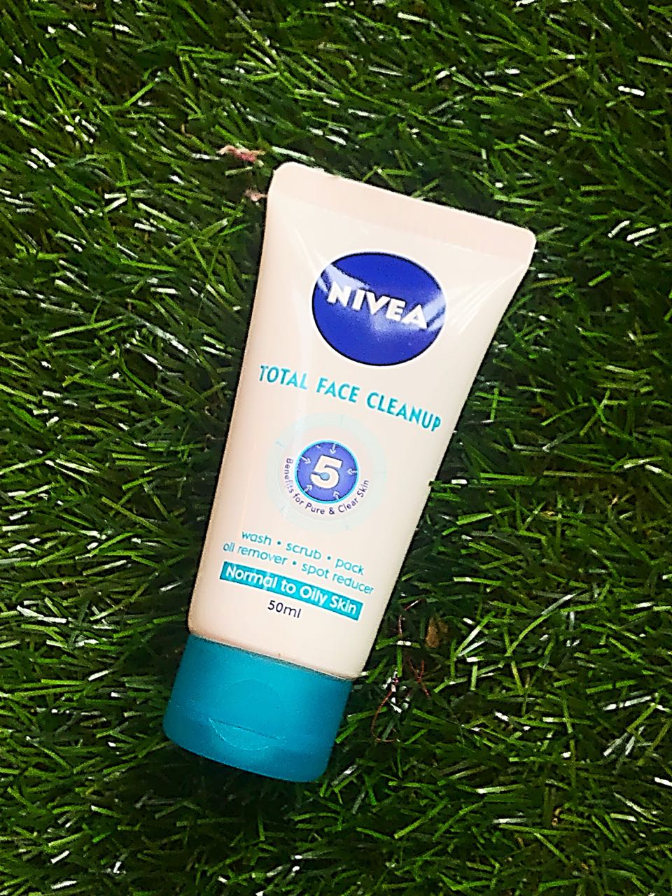 5 minutes for a total face clean up with Nivea!
